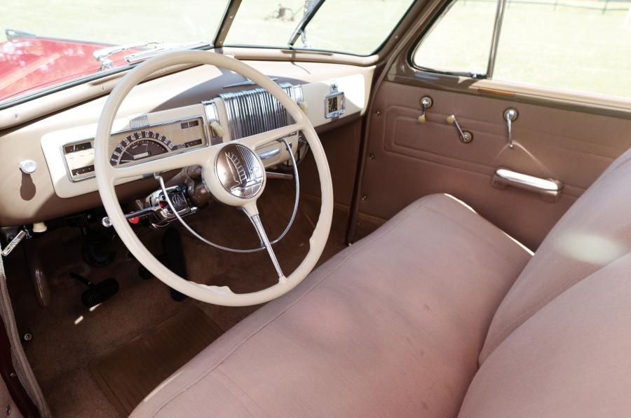  Chevrolet Special DeLuxe 2-Door Town Sedan 1940 года  (фото 16 из 18)